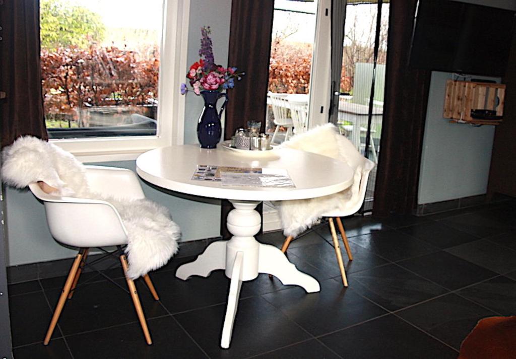 Complete Private House With Free Parking And Wifi room 1