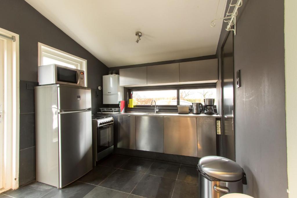 Complete Private House With Free Parking And Wifi room 2